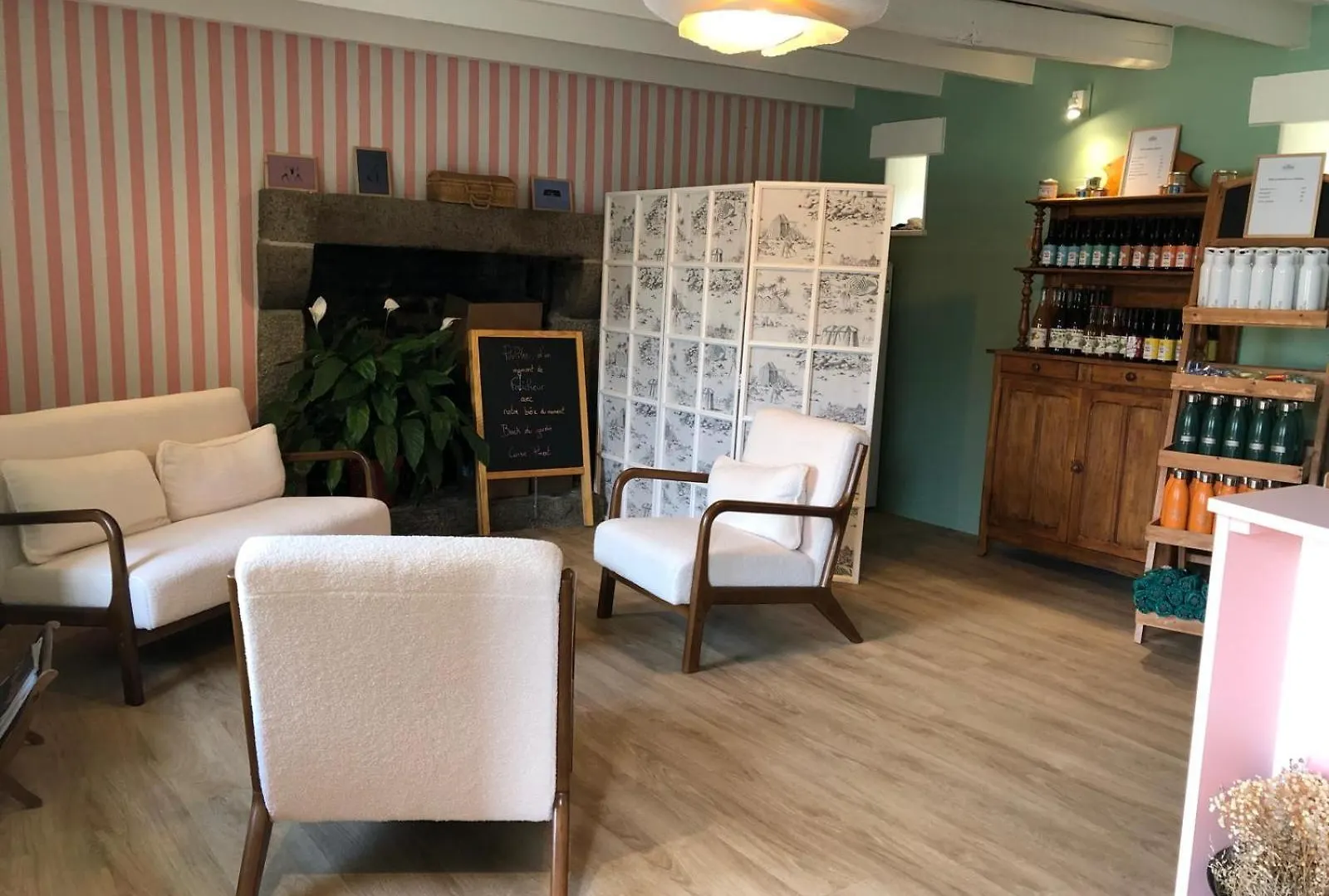 **  Hotel Les Voisins Beaucemaine Ploufragan France