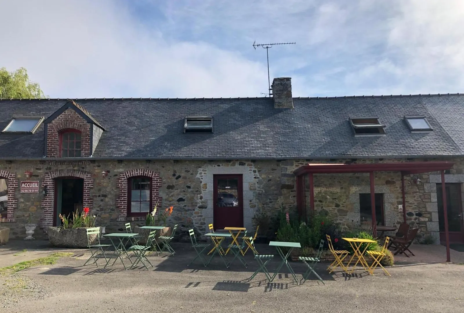 Hotel Les Voisins Beaucemaine Ploufragan 2*,