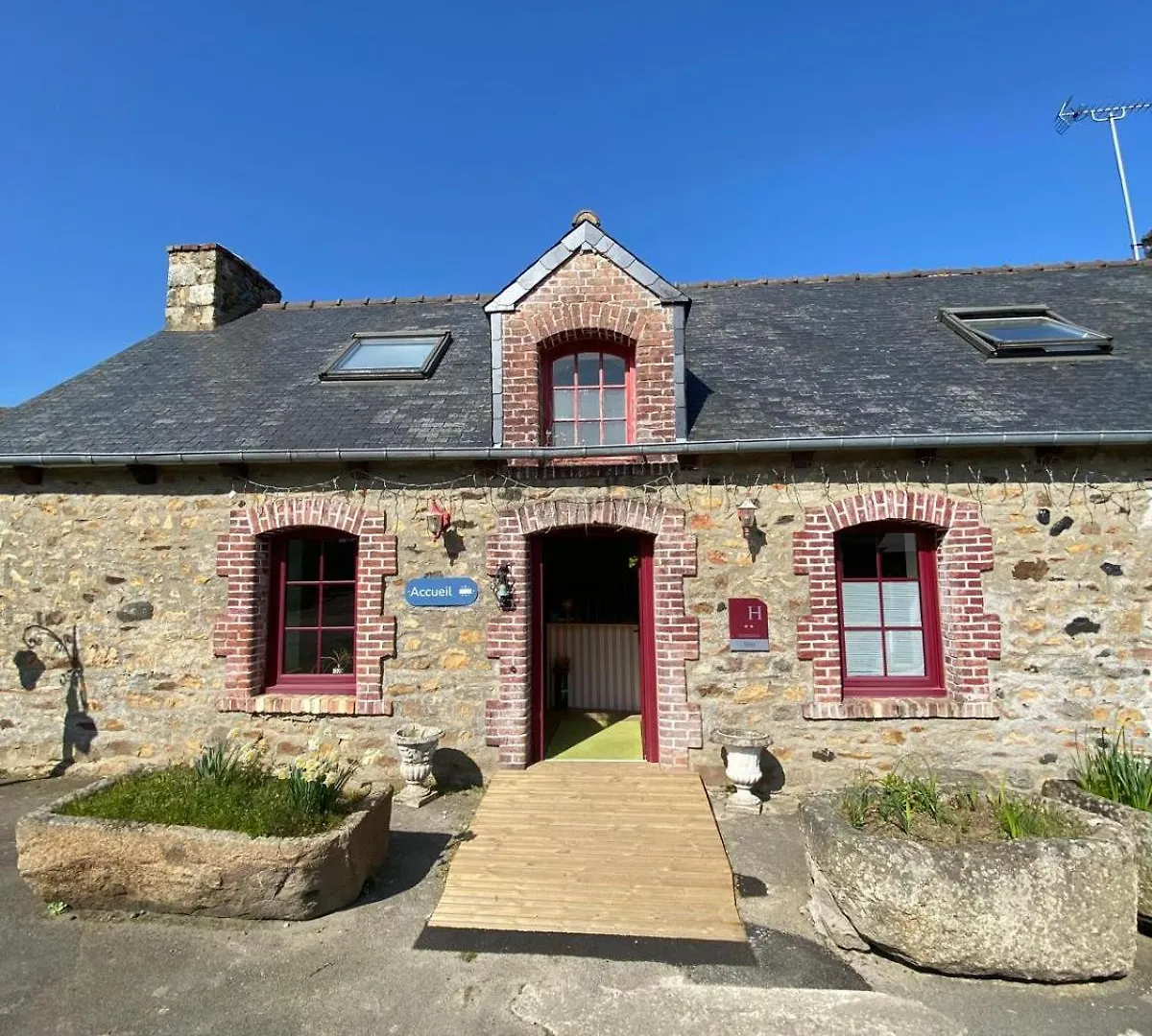 Hotel Les Voisins Beaucemaine Ploufragan 2*,