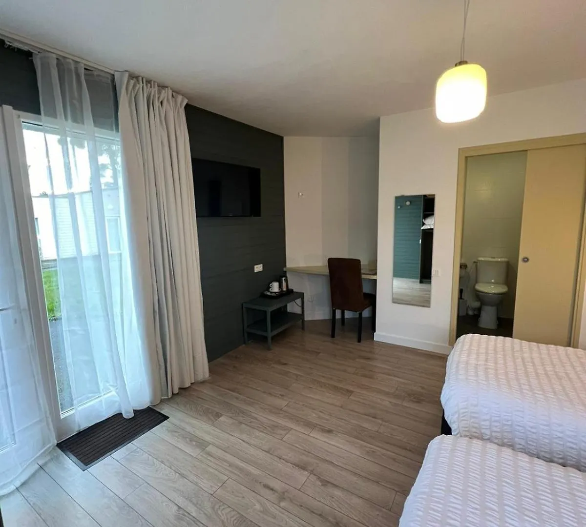 Hotel Les Voisins Beaucemaine Ploufragan 2*,  Γαλλία