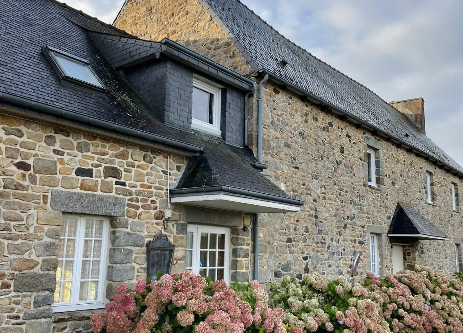 Hotel Les Voisins Beaucemaine Ploufragan 2*,  Γαλλία