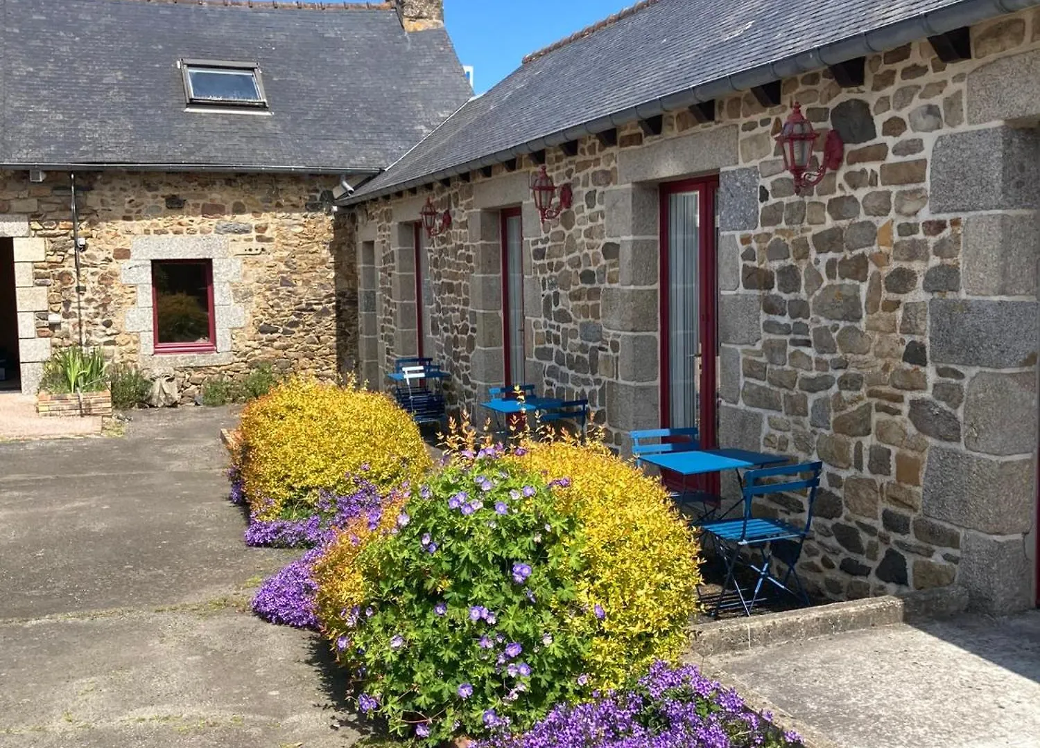 Hotel Les Voisins Beaucemaine Ploufragan 2*,